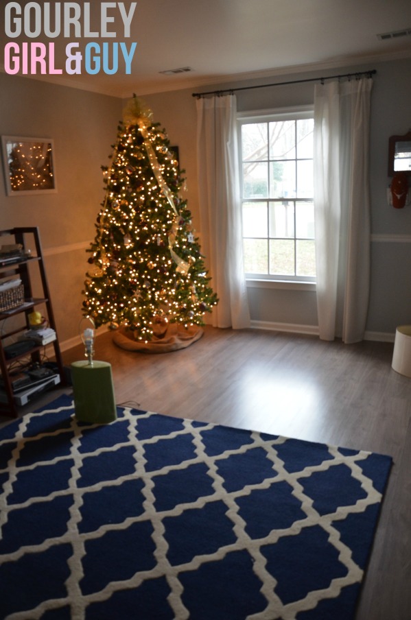 living-room-rug-floor-tree